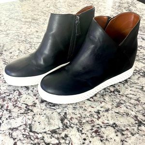 Aerosoles wedged bootie